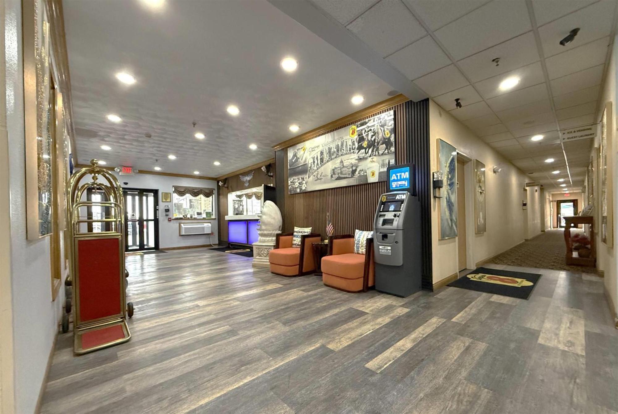 Super 8 By Wyndham Uniontown Pa Hotel Exterior foto